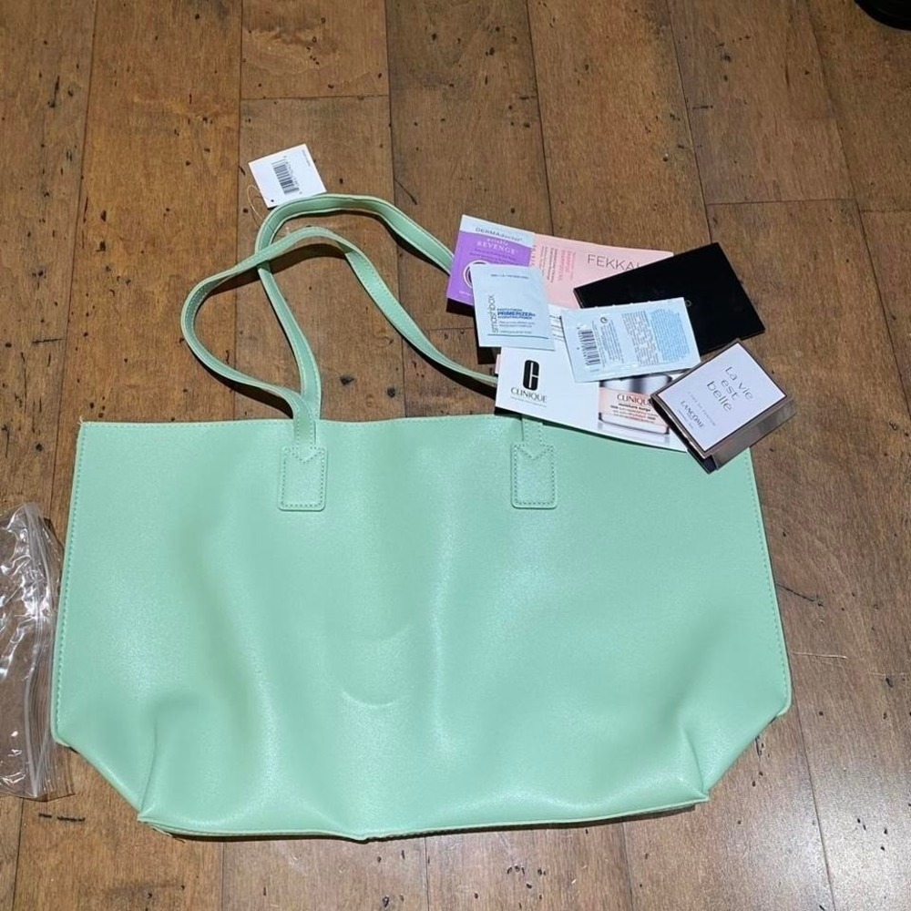 Mint green tote bag Came with random perfume items